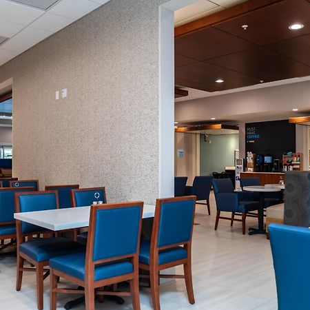 Holiday Inn Express & Suites Orlando- Lake Buena Vista By Ihg Exterior photo