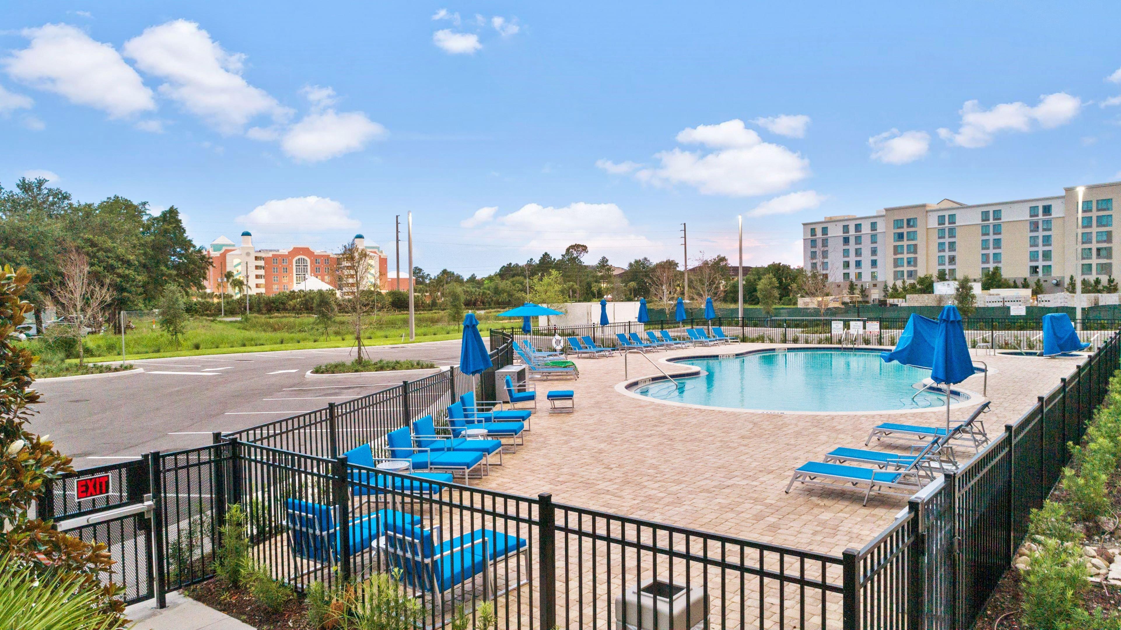 Holiday Inn Express & Suites Orlando- Lake Buena Vista By Ihg Exterior photo