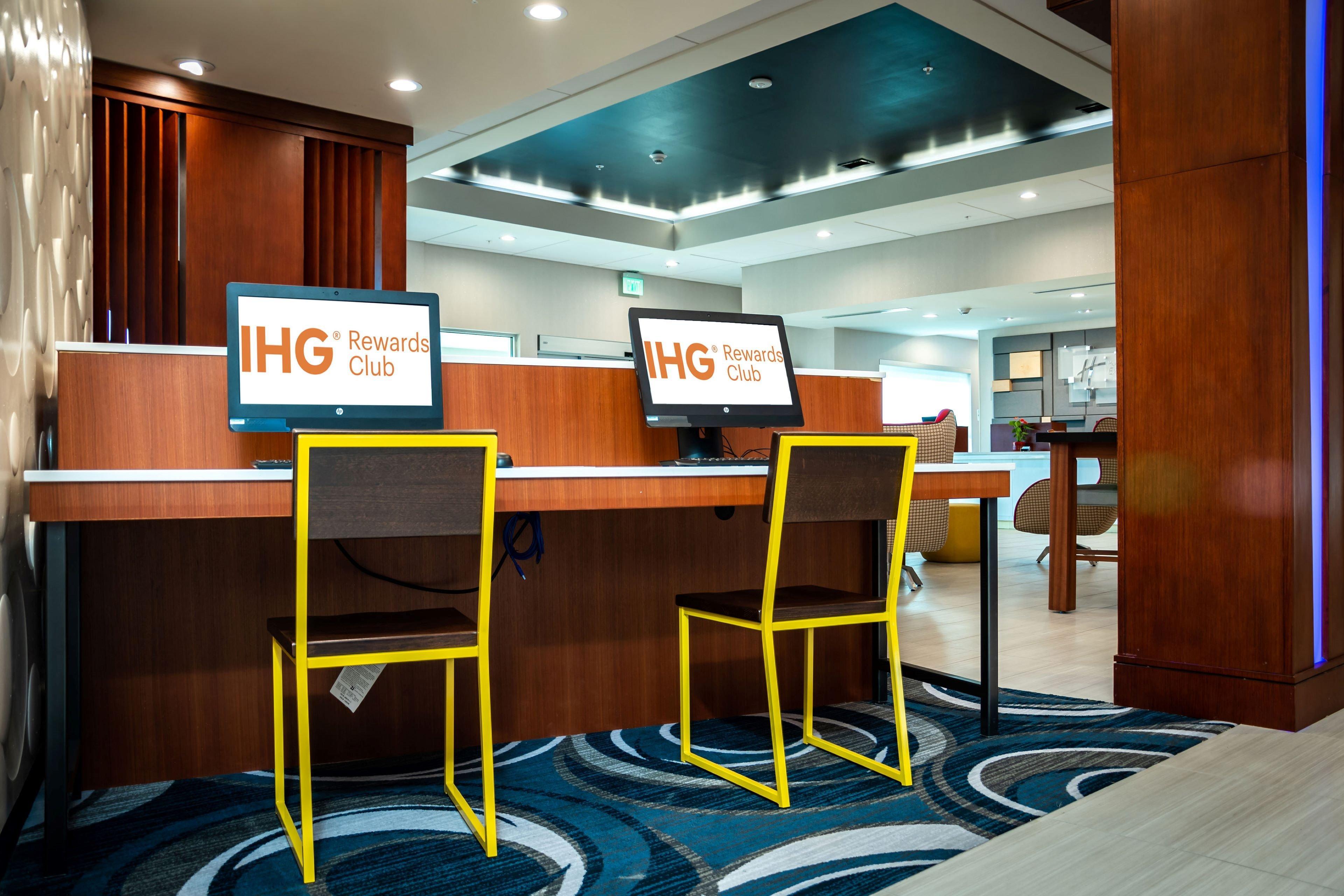 Holiday Inn Express & Suites Orlando- Lake Buena Vista By Ihg Exterior photo