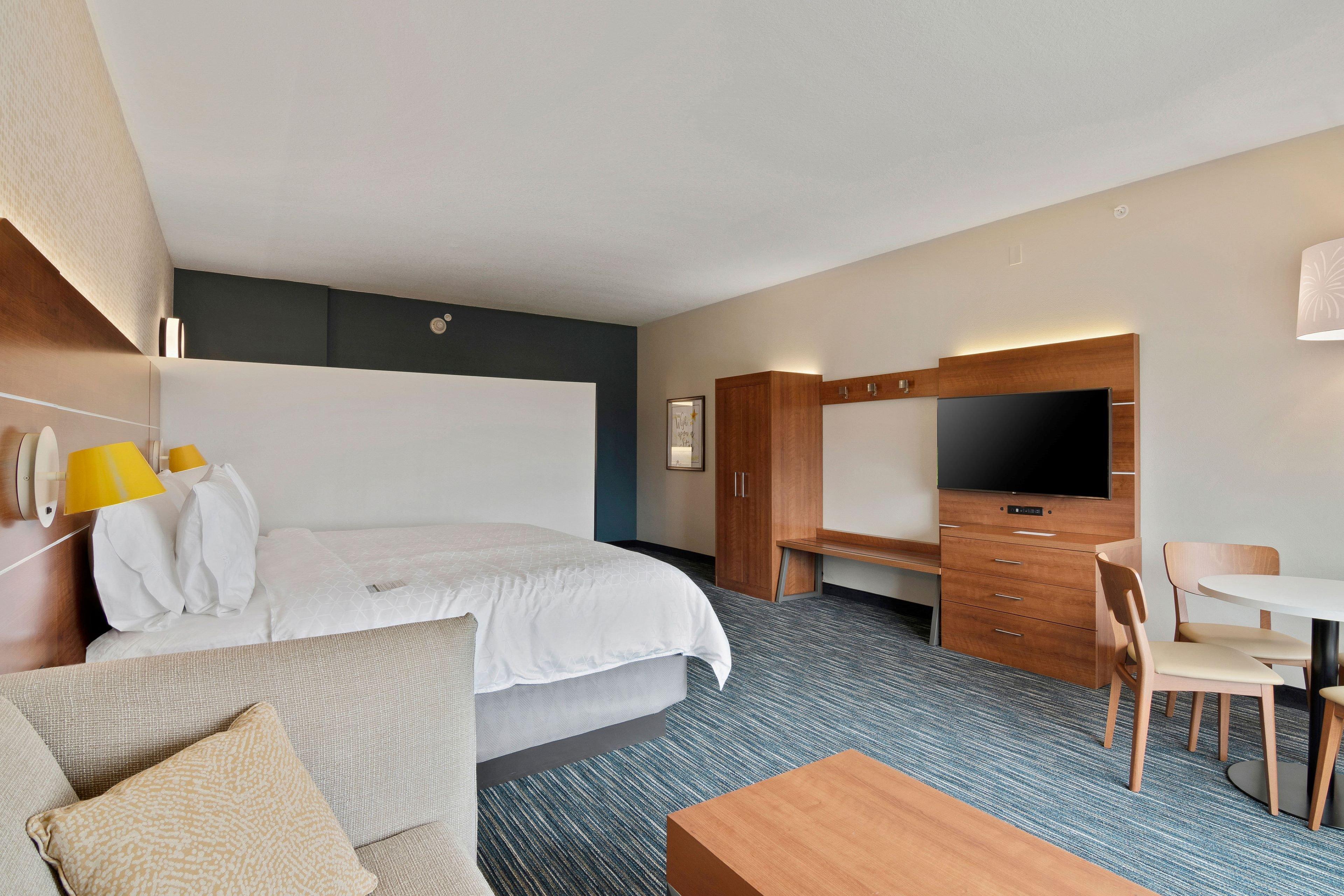 Holiday Inn Express & Suites Orlando- Lake Buena Vista By Ihg Exterior photo