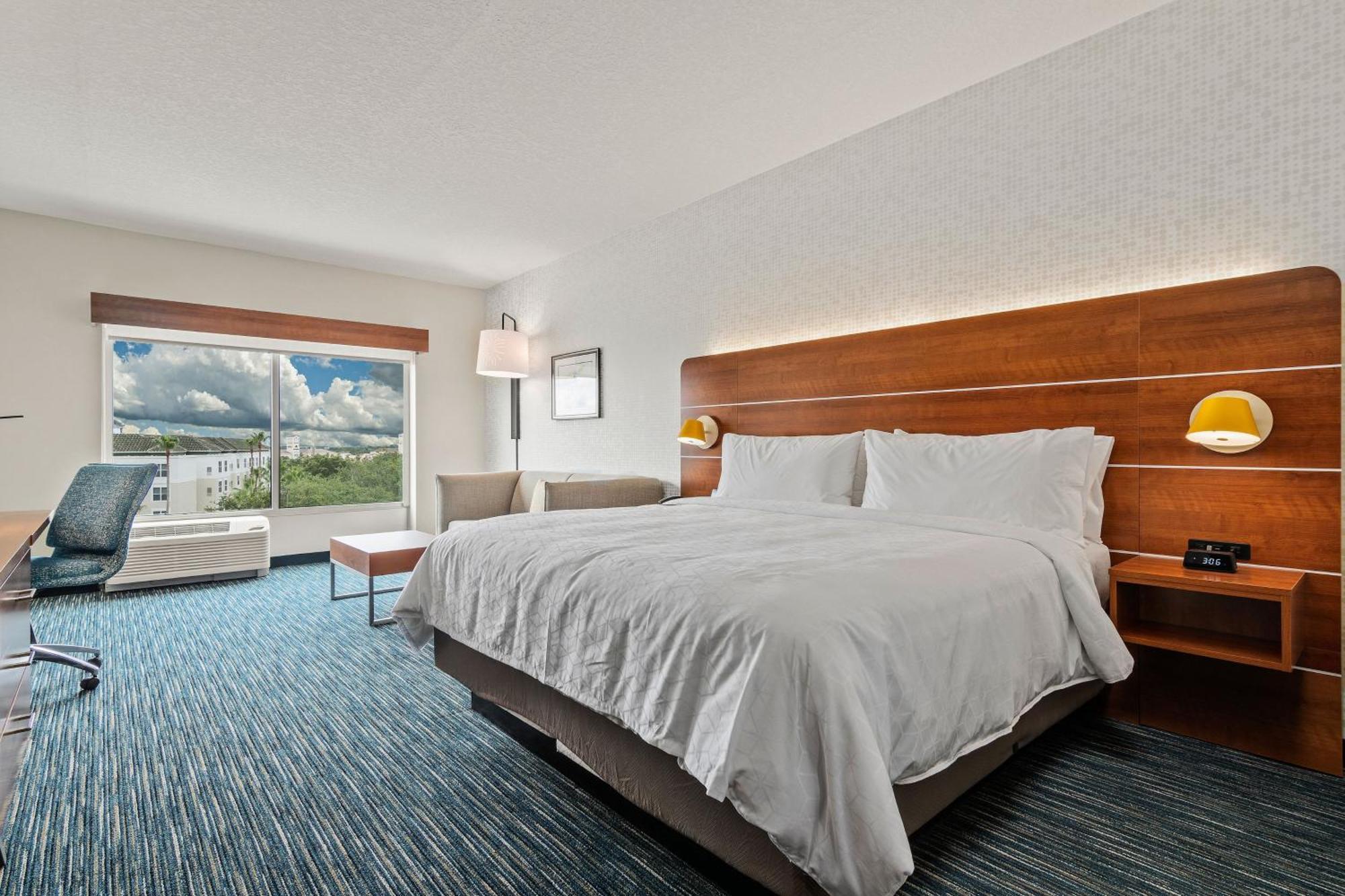 Holiday Inn Express & Suites Orlando- Lake Buena Vista By Ihg Exterior photo