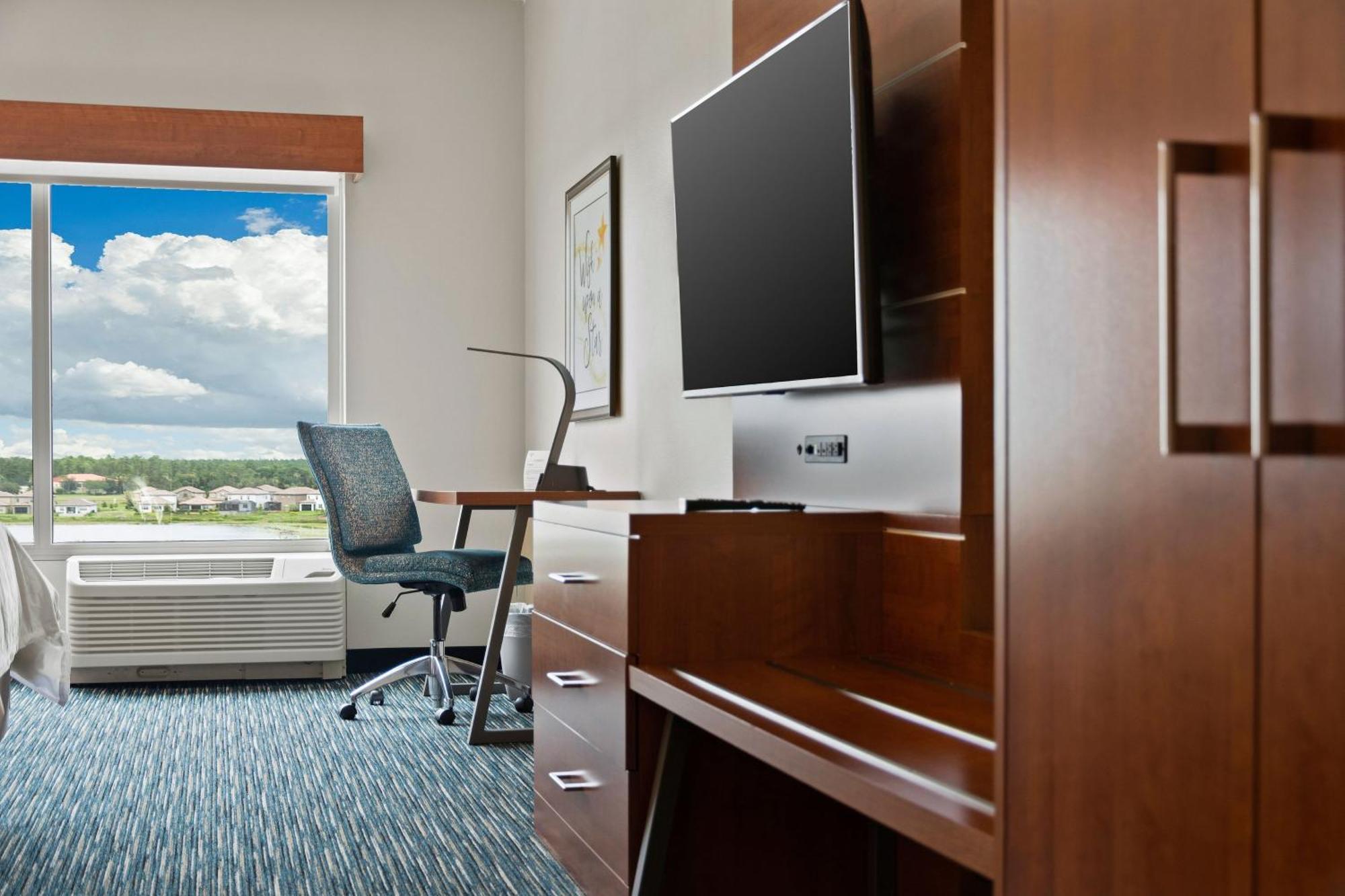 Holiday Inn Express & Suites Orlando- Lake Buena Vista By Ihg Exterior photo