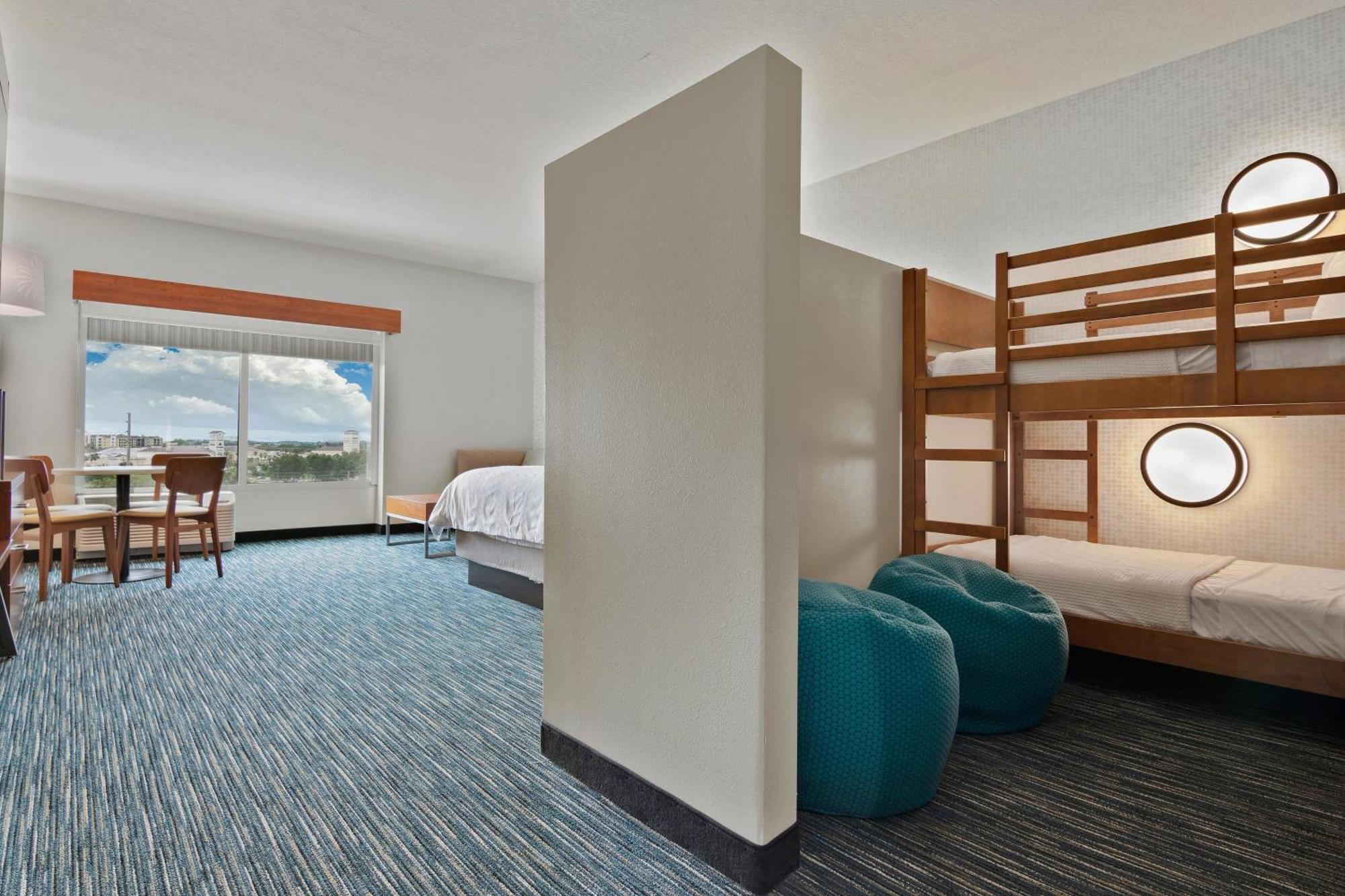 Holiday Inn Express & Suites Orlando- Lake Buena Vista By Ihg Exterior photo