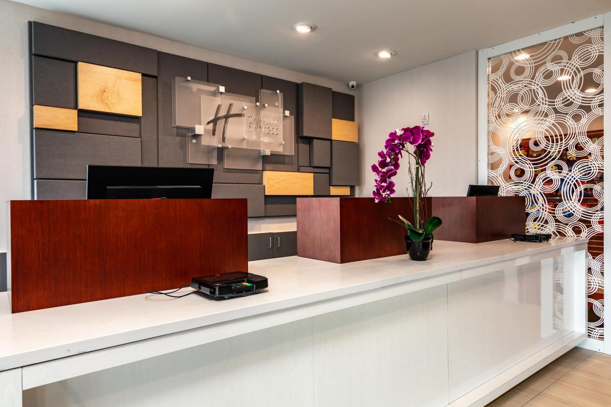 Holiday Inn Express & Suites Orlando- Lake Buena Vista By Ihg Exterior photo