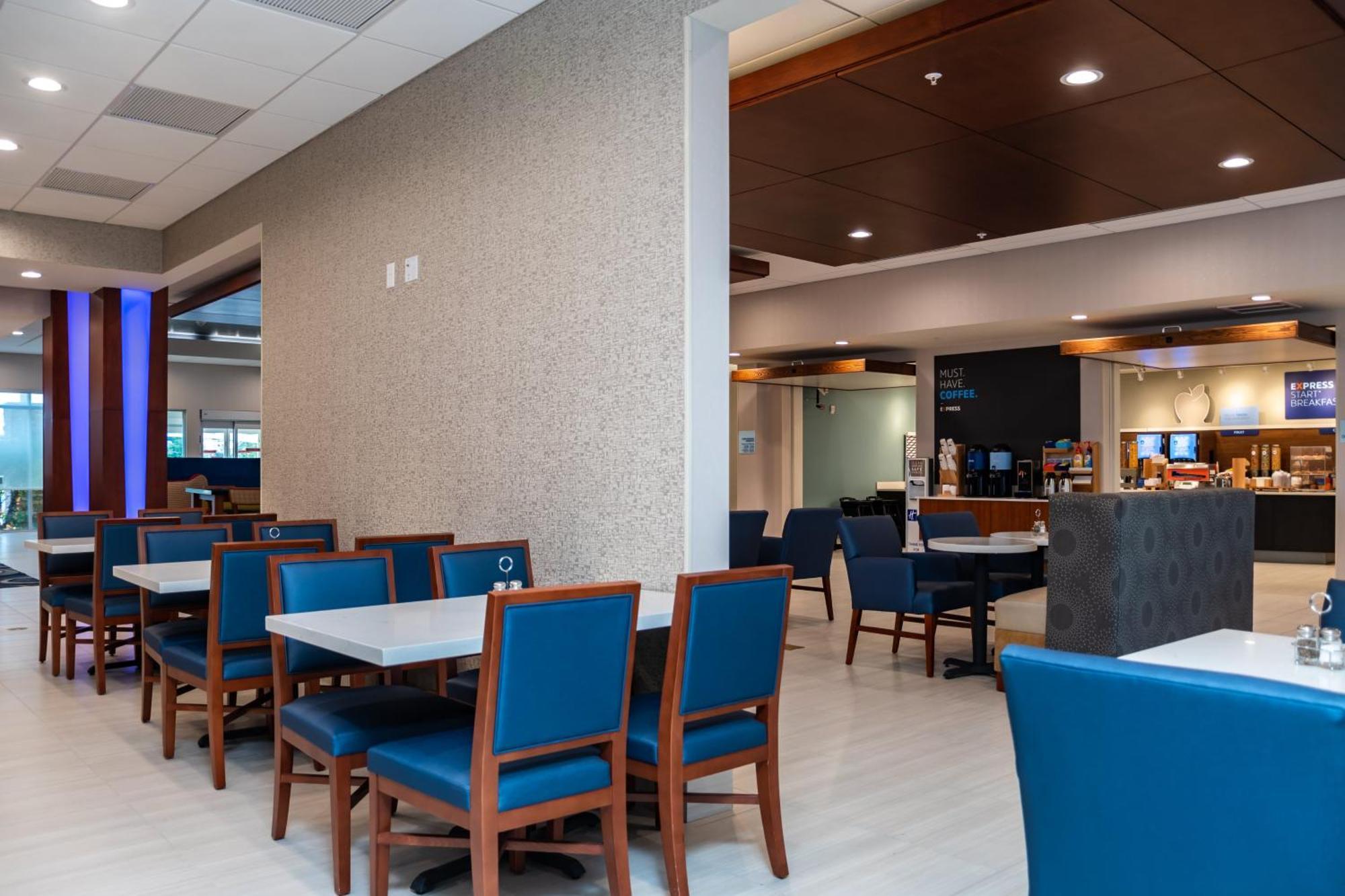 Holiday Inn Express & Suites Orlando- Lake Buena Vista By Ihg Exterior photo